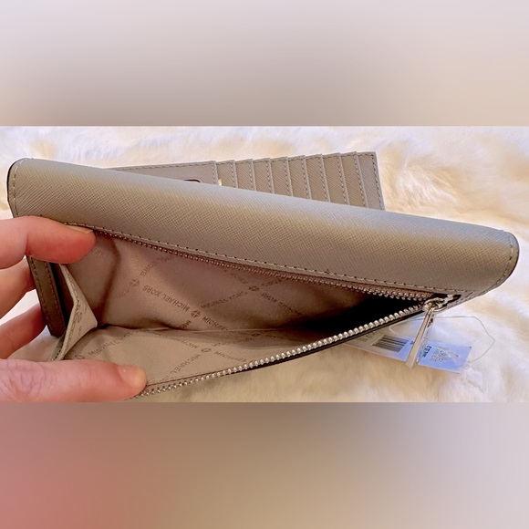 MK! Trifold Leather Wallet/Ash Gray/Jet Set Travel - Picture 11 of 16